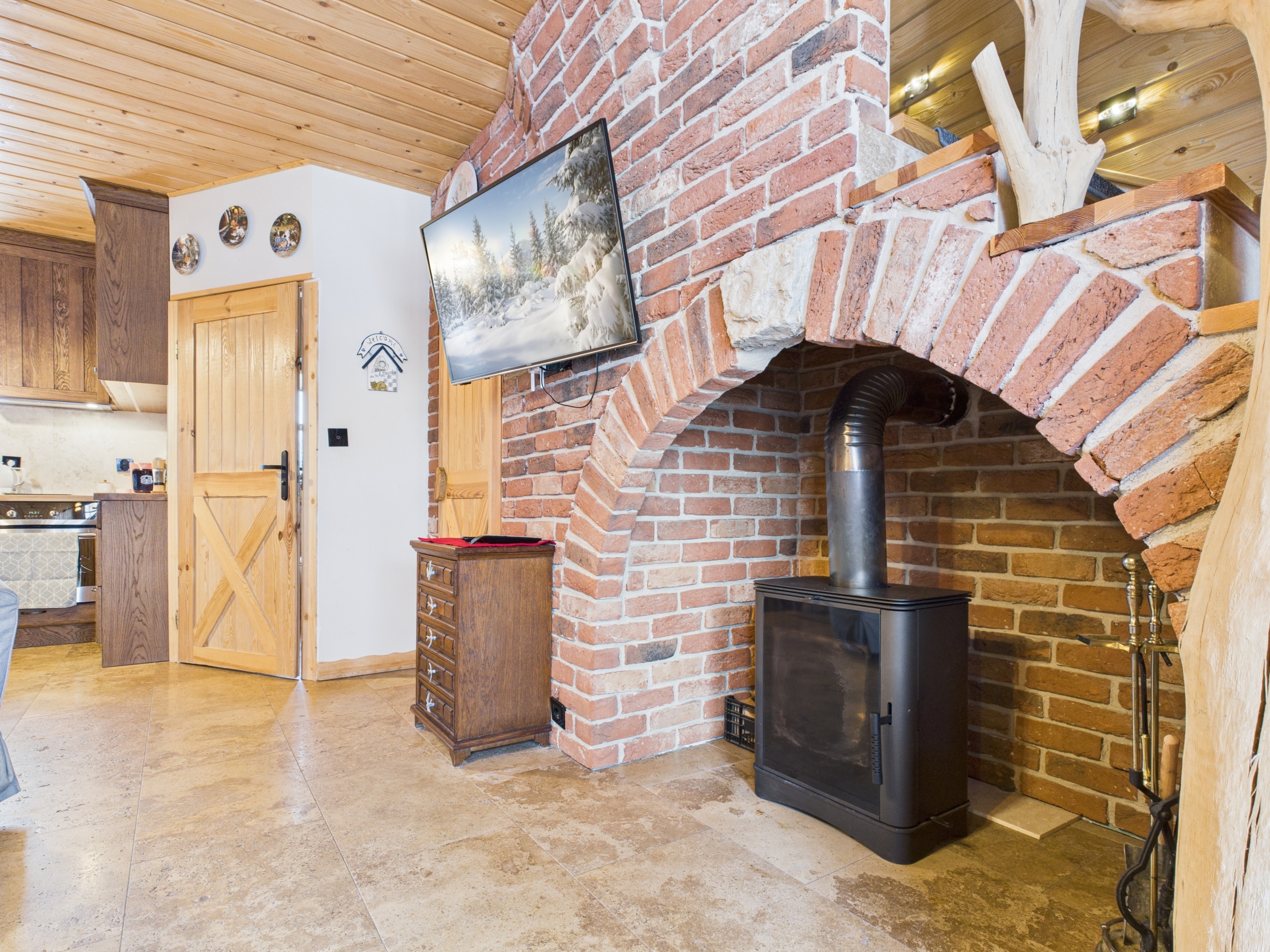 CAM05293G0-PR0024-STILL008