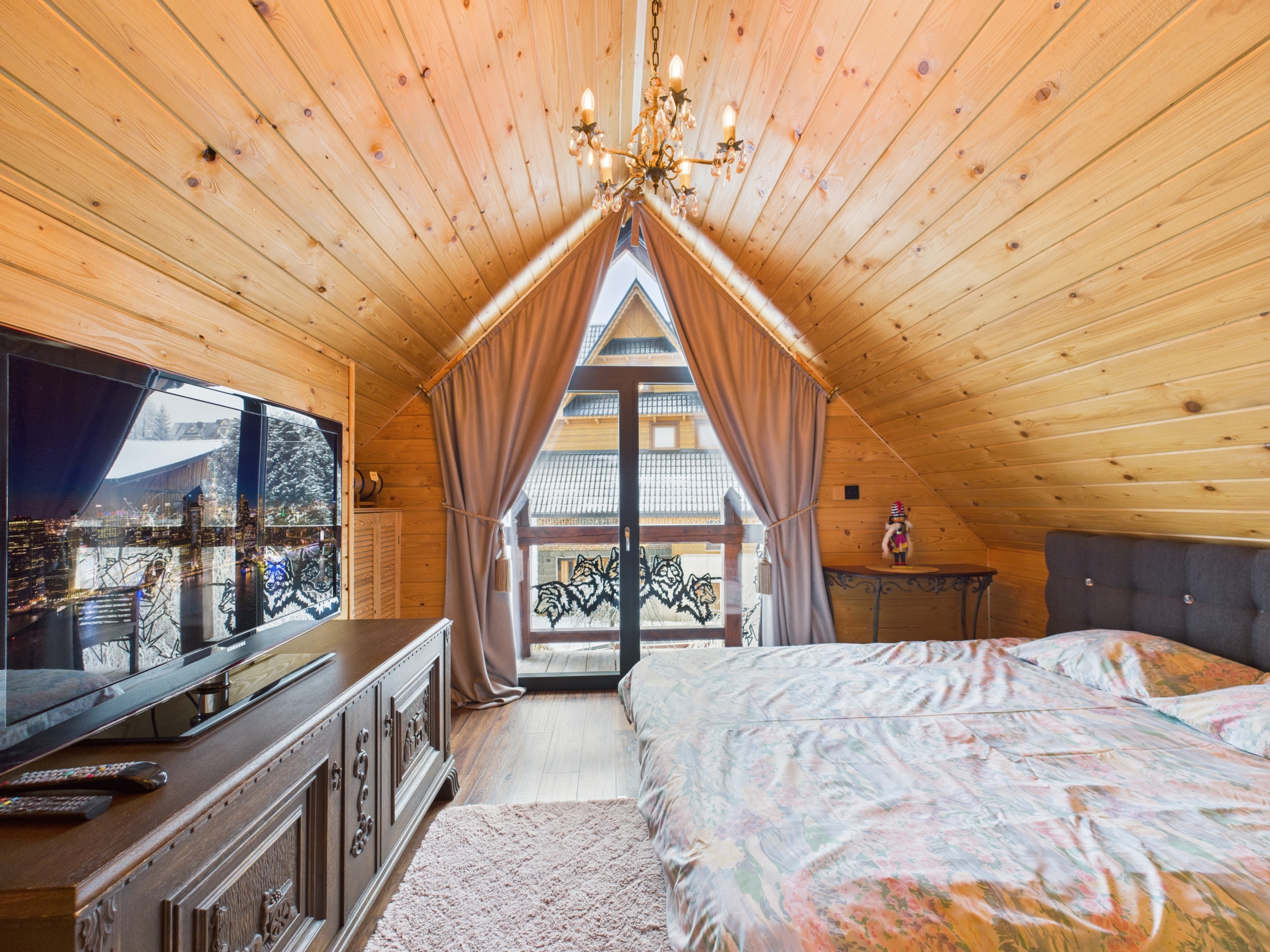 CAM05293G0-PR0024-STILL018